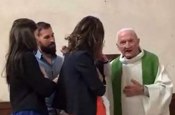 Taufe in der Kirche